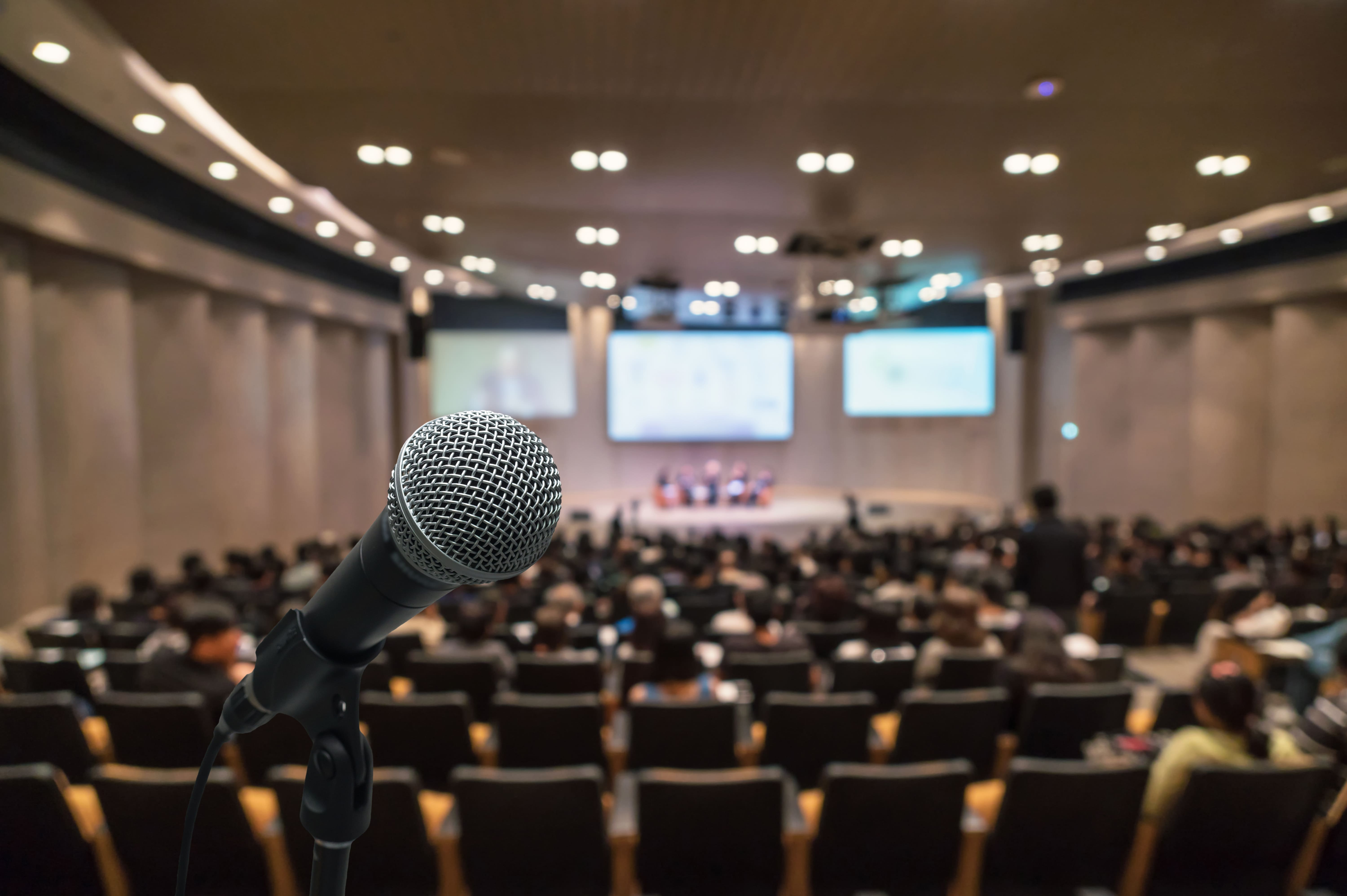 Micro dans un auditorium