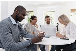 BYOD dans les salles de réunion : opportunités et limites pour les PME